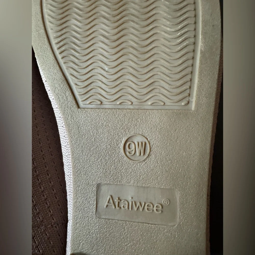 Ataiwee Women's Pink Slip-On Loafers